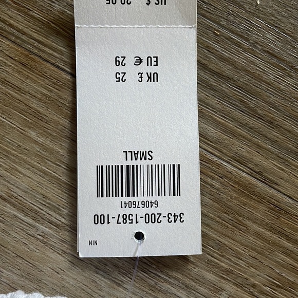 Hollister, size small,  white skirt with cute little details - Picture 4 of 4